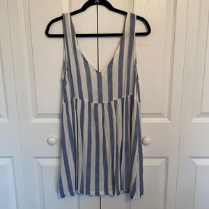 Blue and white v neck dress, M, new condition